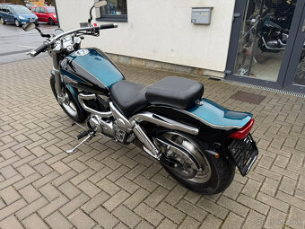 Suzuki VZ 800 Marauder - 4