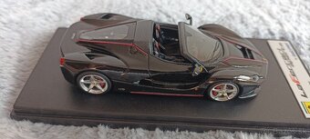 Predám model Ferrari Laferrari Aperta 1:43 Looksmart - 4