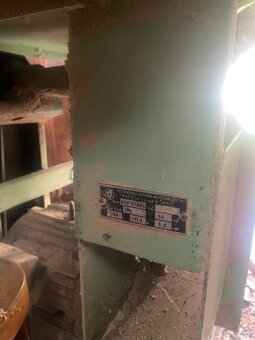 Cirkulárka-stolová píla 5,5 kW s hobľovačkou málo používaná - 4