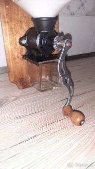 Krásny starožitný, nástenný mlynček na kávu Leinbrock Ideal. - 4