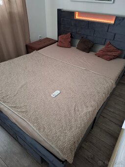 Manzelska postel so svetlom - 4