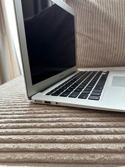 Predám MacBook Air 2017 - 4
