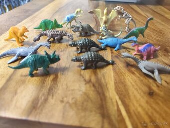16 ks dinosaurov, dinosaury - 4