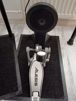 Alesis nitro max - 4
