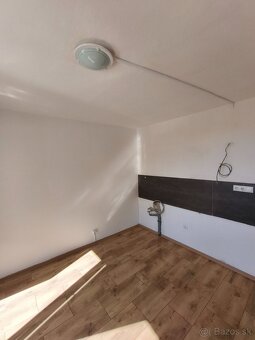 Na predaj: priestranný 1-izbový byt  – Žiar - 4