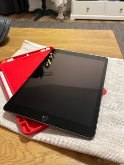 iPad 8 (2020) 32GB + stylus a obal ESR - 4