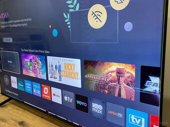 TV Hisense 65E7KQ - na diely - 4