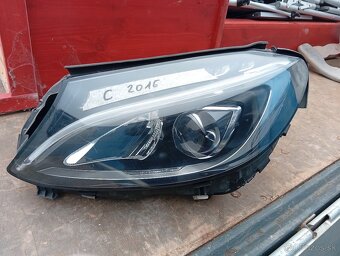 Predám svetlo predné na Mercedes Benz Ctrieda - 4