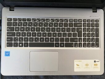 Notebook ASUS VivoBook 15" - 4