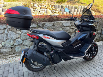 Aprilia SR GT 125 - 4