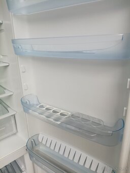Chladnička s mrazničkou Indesit - 4