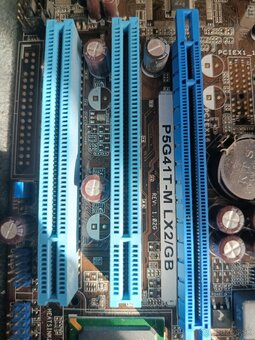 ASUS P5G41T-M LX2/GB+ Intel Core 2 Quad - 4