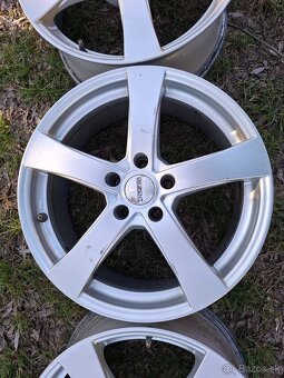 Dezent 5x115 r18 ET 40 8jx18h2 Cena za sadu 150eur - 4