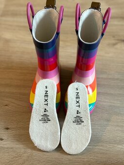 Predam detske farebne gumaky znacky Next, velkost 21,5 - 4