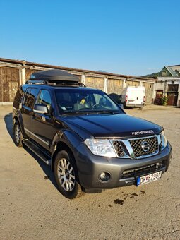 Nissan Pathfinder - 4