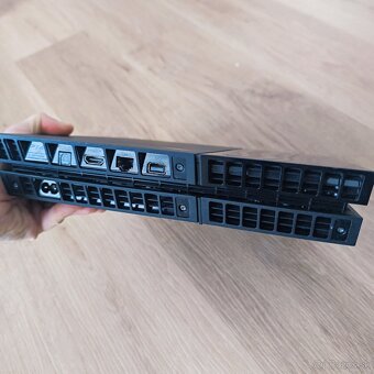 PlayStation 4 500GB + ovládač a hry - 4
