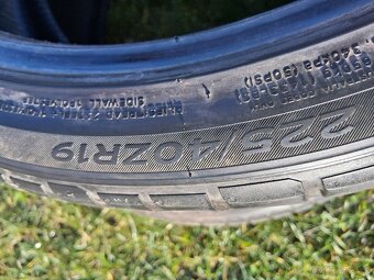 225/40 r19 letne pneumatiky - 4