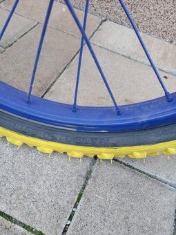 Predám detský bicykel Spider s pomocnýmy kolesami že - 4