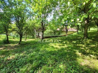 NA PREDAJ POZEMOK S HOSPODÁRSKOU BUDOVOU, 1550m2,... - 4