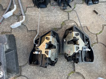 BMW E60 E61 sklo zámok stahovacka pánt softclose - 4