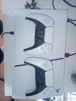 Predám PS5 - 2x joystick. - 4