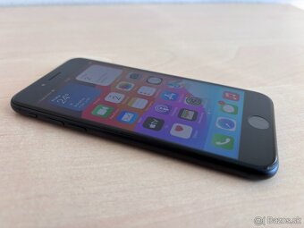 Mobilný telefón - Apple iPhone SE (2020) 64GB - 4