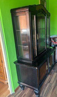 100-rocny nábytok do jedalne - 4