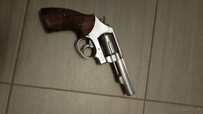 Predám revolver Smith&wesson mód. 64 - 4