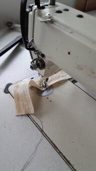 Predám dva priemyselné šijace stroje a žehličku - 4