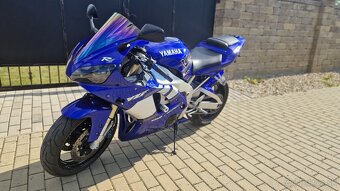 Yamaha R1 - 4