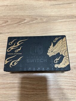 Predám Nintendo Switch Monster Hunter Edition s prísl. - 4