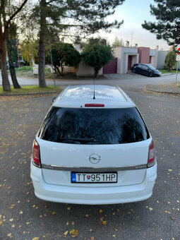 Predám Opel Astra Combi 1.7Diesel - 2010 - 4