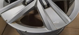 Predám 4ks originál alu disky Vw Transporter T5-6-17" - 4