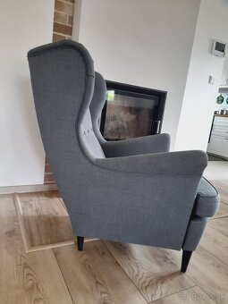 Ikea kreslo Strandmon a podnožník - 4