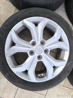 4 ks elektróny Hyundai s pneumatikami - 4