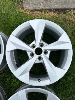 Predám Originál Audi sadu R18 - 4