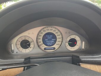 MERCEDES BENZ E220 CDI - 4