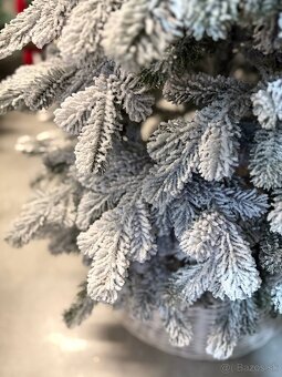 Umelý 3D vianočný stromček Prémiova Zasnežená - 4