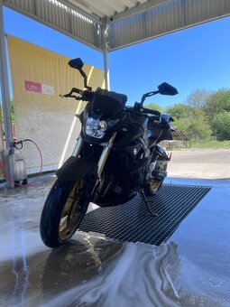 Suzuki GSR 750 - 4