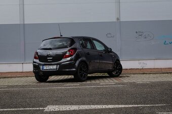 Opel Corsa 1.4 16V Cosmo - 4