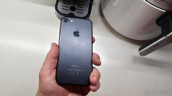 Apple iPhone 7 black 32GB - nová batéria - 4
