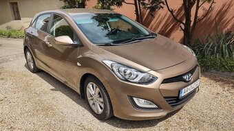 HYUNDAI i30 Len 99000 km 1,6GRDI - 4