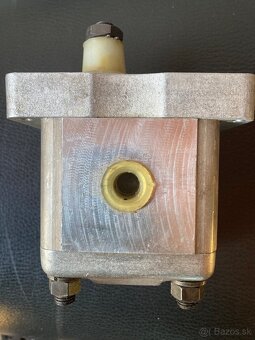 Nové hydraulcké čerpadla UNK320,UNC200,201 - 4