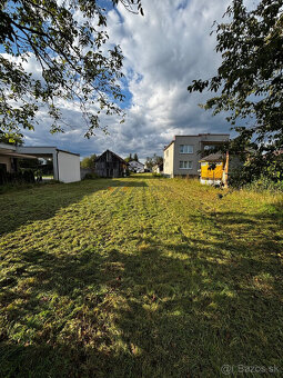 Na predaj stavebný pozemok s výmerou - 2 300 m² v tichej lok - 4