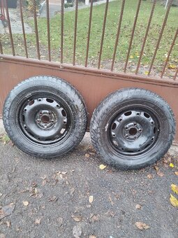 Predám zimné pneumatiky R14 gumy disky Peugeot - 4