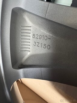 Elektrón Hyundai R16 - 4