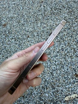 IPhone 16 pro - baterie 92% - 4