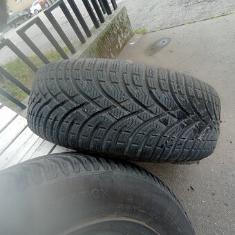 Predám zimný komplet 185/60 R15 - 4