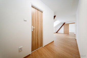 Predaj – 2-izbový byt po kompletnej rekonštrukcii - 4