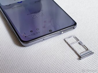 Samsung S20+ 6,7" šedý, top stav - 4